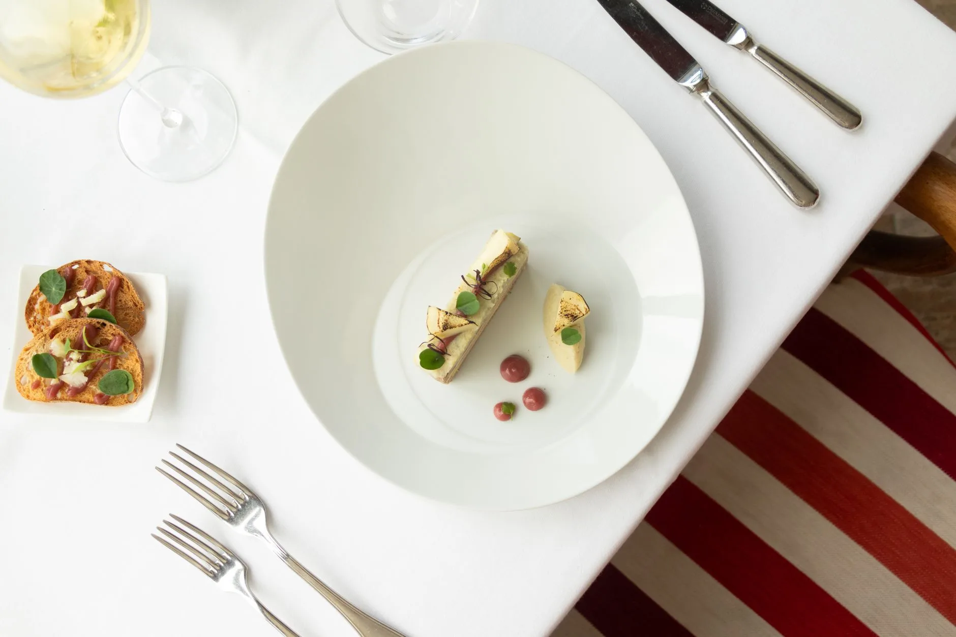 Fine dining at Goldenharbor Labs